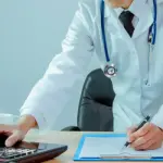 Как газировка разрушает кости: механизмы вымывания кальция и последствия для здоровья